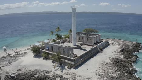 La-Hermosa-Pequeña-Isla-De-Coral-De-Capitancillo-En-La-Ciudad-De-Bogo,-Cebu