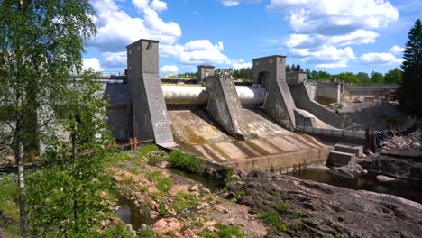 Staudamm-Des-Wasserkraftwerks-In-Imatra