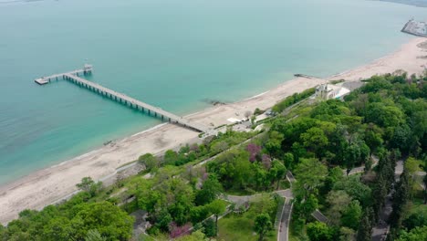 Blick-Vom-Meeresgarten-Auf-Die-Brücke-In-Burgas,-Bulgarien