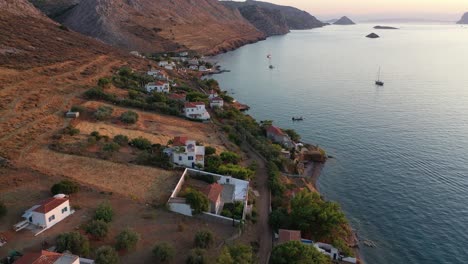 la playa de vlychos está situada en el pequeño complejo del mismo nombre.