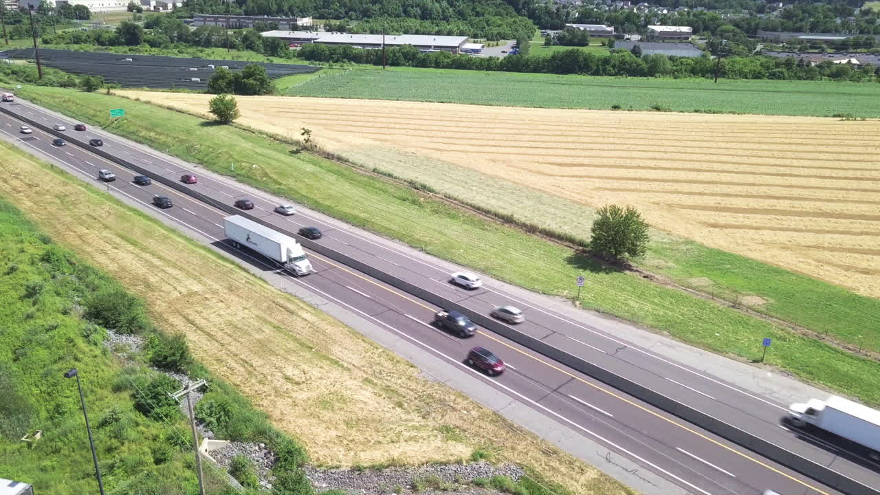 펜실베이니아주 고속도로 상공에 드론 크레인 총격