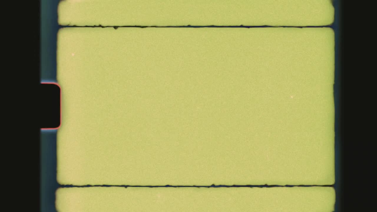 Cornice di Pellicola 8mm Retro con Grana e Fughe di Luce