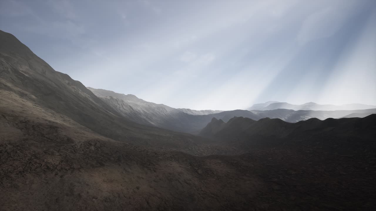 rayos de sol contra el telón de fondo de las montañas