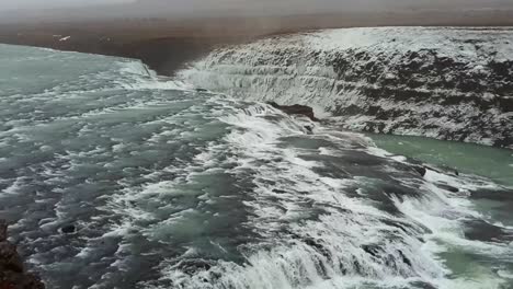 Una-De-Las-Cascadas-Más-Impresionantes-Del-Mundo-Ubicada-En-Islandia,-Gullfoss,-Una-Espectacular-Cascada-Vista-En-Invierno