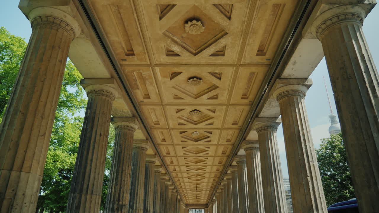 베를린 주립 박물관의 콜로네이드