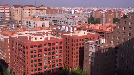 vista de ángulo alto sobre edificios de apartamentos en valencia españa