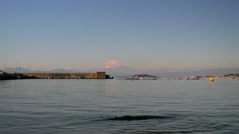 Beautiful-scenery-at-ocean-with-Mount-Fuji-and-Enoshima-peninsula-in-Japan