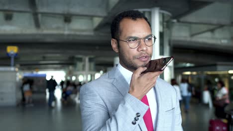 Businessman-walking-and-talking-by-smartphone