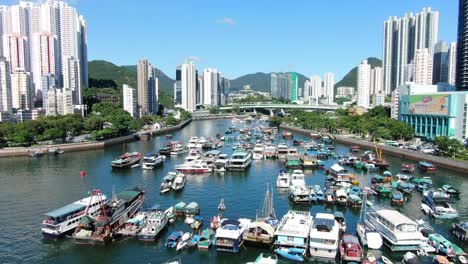 puerto de aberdeen y horizonte en el suroeste de la isla de hong kong en un hermoso día, vista aérea
