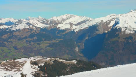 Toma-Panorámica-En-Apls-Franceses-En-Un-Día-Soleado-Desde-Una-Gran-Altitud.