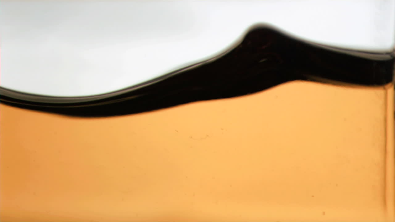 액체 파동은 슈퍼 느린 모션 오렌지입니다.