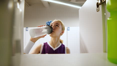 Girl-in-the-locker-room