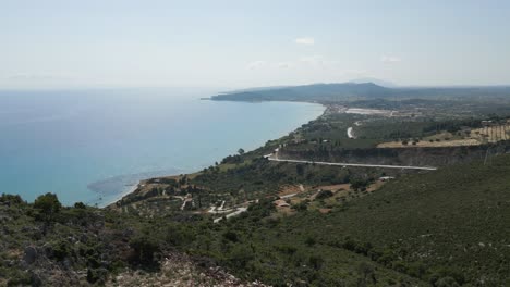 Vistas-Al-Paisaje-Marino-Desde-La-Cumbre-De-La-Montaña-Verde-En-La-Isla-De-Zakynthos,-Grecia