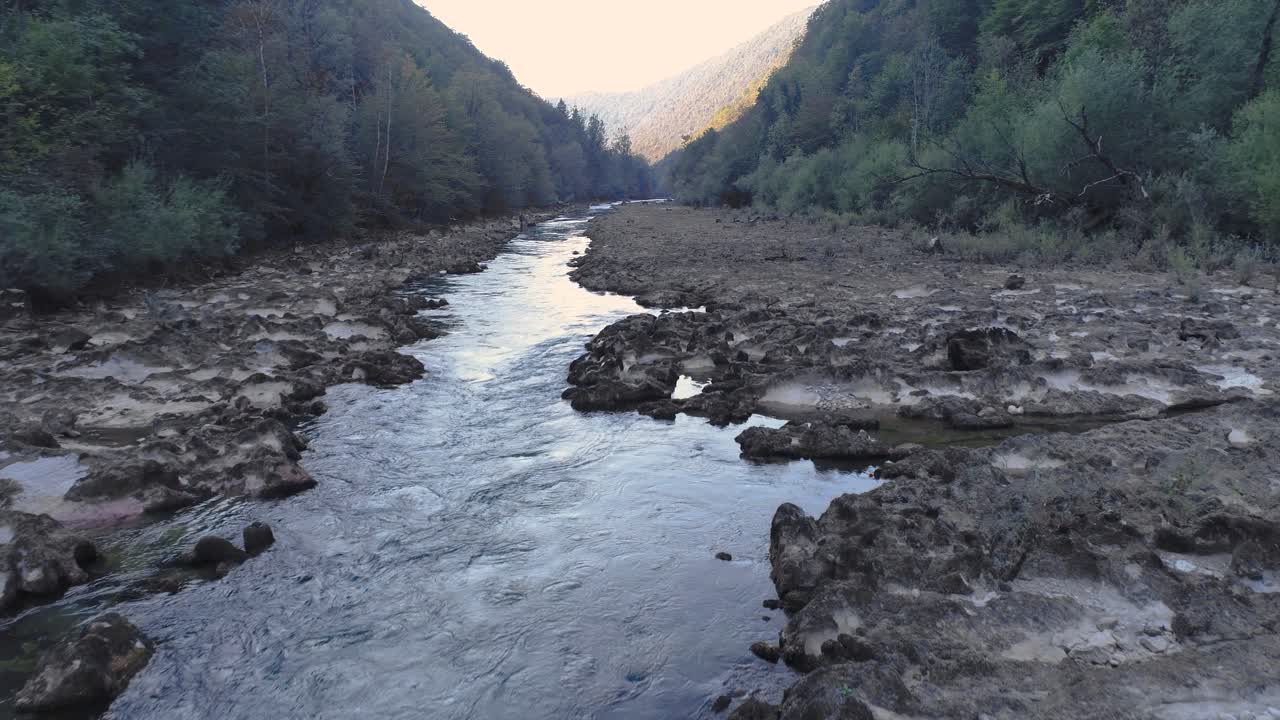 Volo aereo vicino al fiume Kolpa nella Slovenia meridionale
