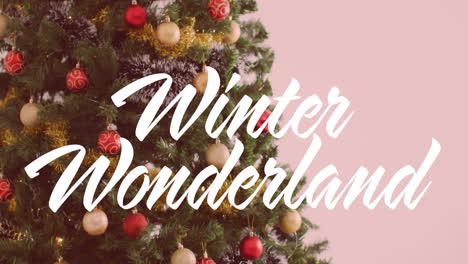 animación de la bandera de texto del país de las maravillas de invierno sobre un árbol de navidad decorado contra un fondo rosa