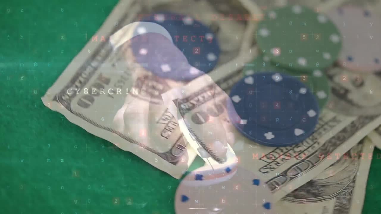 Animation de chiffres changeants et d'une alerte à la cybercriminalité sur une main, des billets de dollar et des jetons