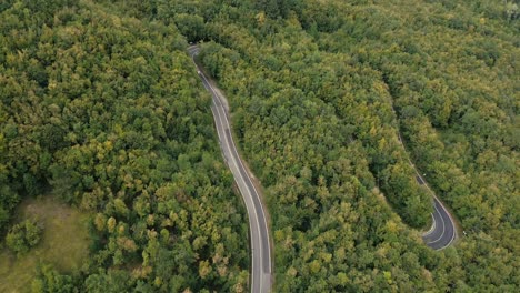 this is the story of a road that means a misterius life, with cars, places, mountains, persons, and ways