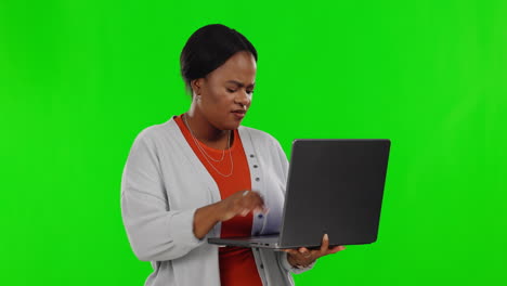 Mujer-Negra,-Laptop-Y-Frustrada-Con-Falla