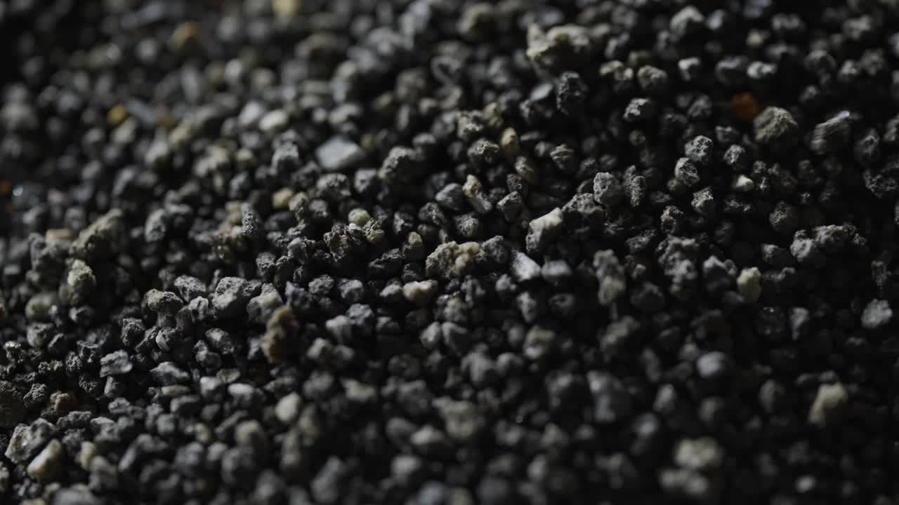 Rocky Macro Particles Moving with Magnetism