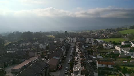 Imágenes-Aéreas-Cinematográficas-De-Sedbergh-Village,-El-Lugar-Ideal-Para-Escaparse-En-Cualquier-época-Del-Año