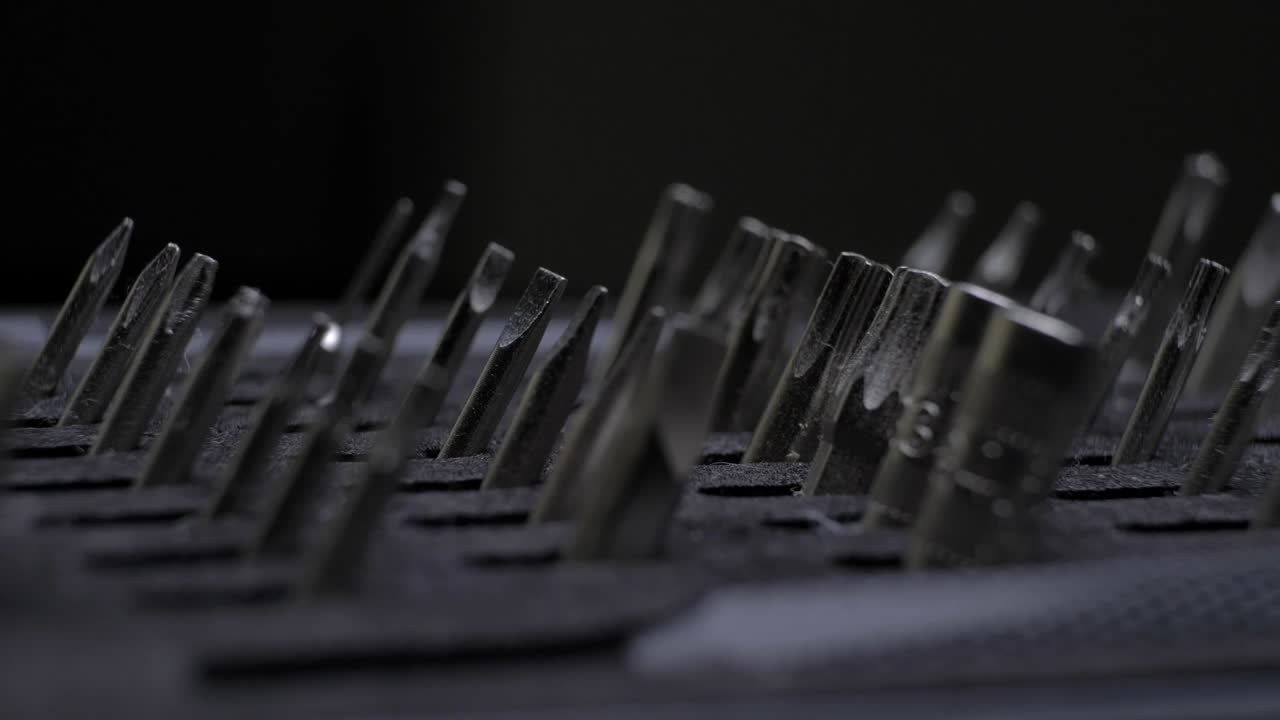 destornilladores torx de acero versátiles y kit de brocas cinematográfico de cerca