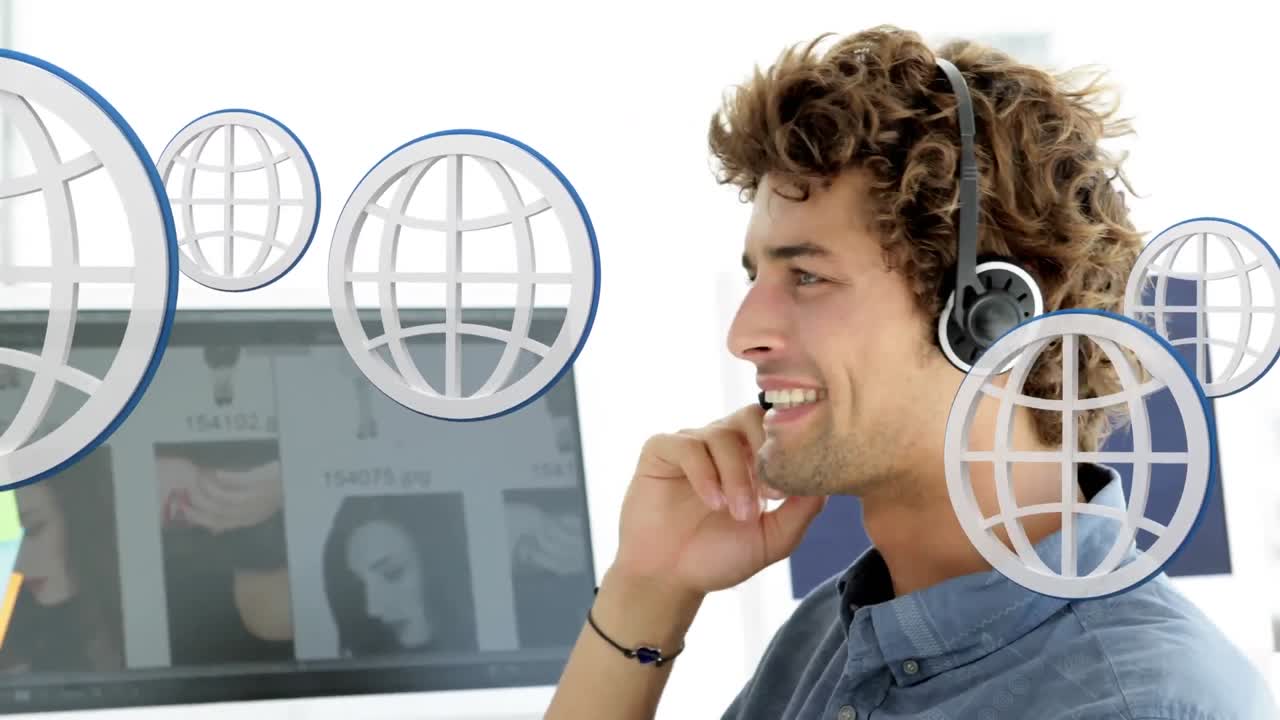 animación de un hombre caucásico hablando y sonriendo a la cámara sobre iconos blancos