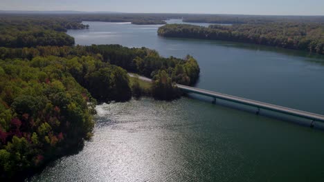 Aerial-establishing-shot-of-Tim's-Ford-Lake,-TN-in-early-autumn