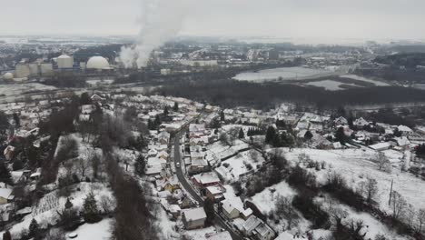 Nieve-En-La-Mañana-En-El-Pueblo-De-Szenna-En-El-Condado-De-Somogy,-Hungría