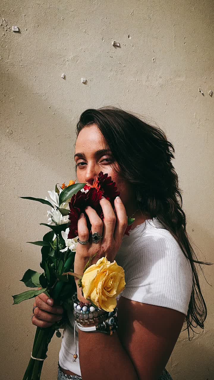 mujer con flores