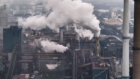 Toxic-greenhouse-gas-emissions-from-smokestacks,-Tata-Steel-Netherlands