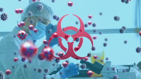 símbolo de riesgo biológico sobre células de covid-19 contra un científico masculino que trabaja en un laboratorio