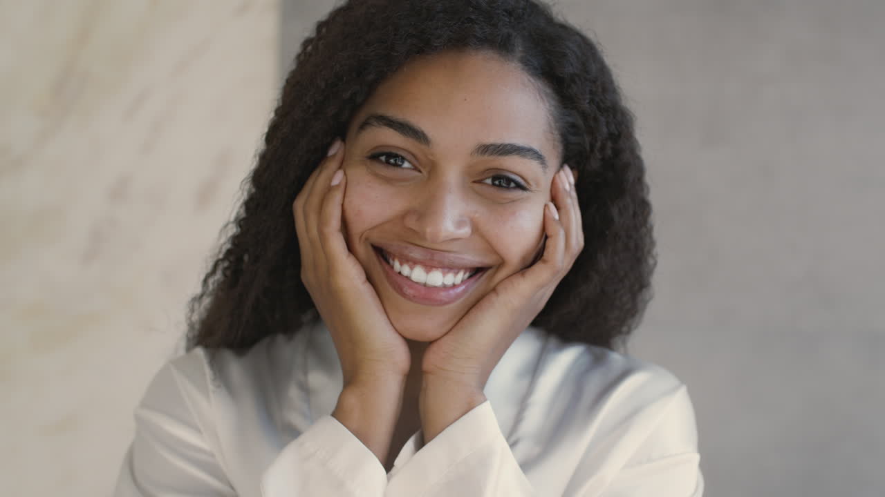 retrato de una mujer feliz