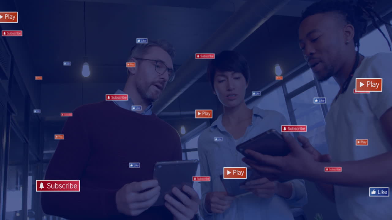 animación de iconos de redes sociales con textos sobre diversos colegas que utilizan tabletas