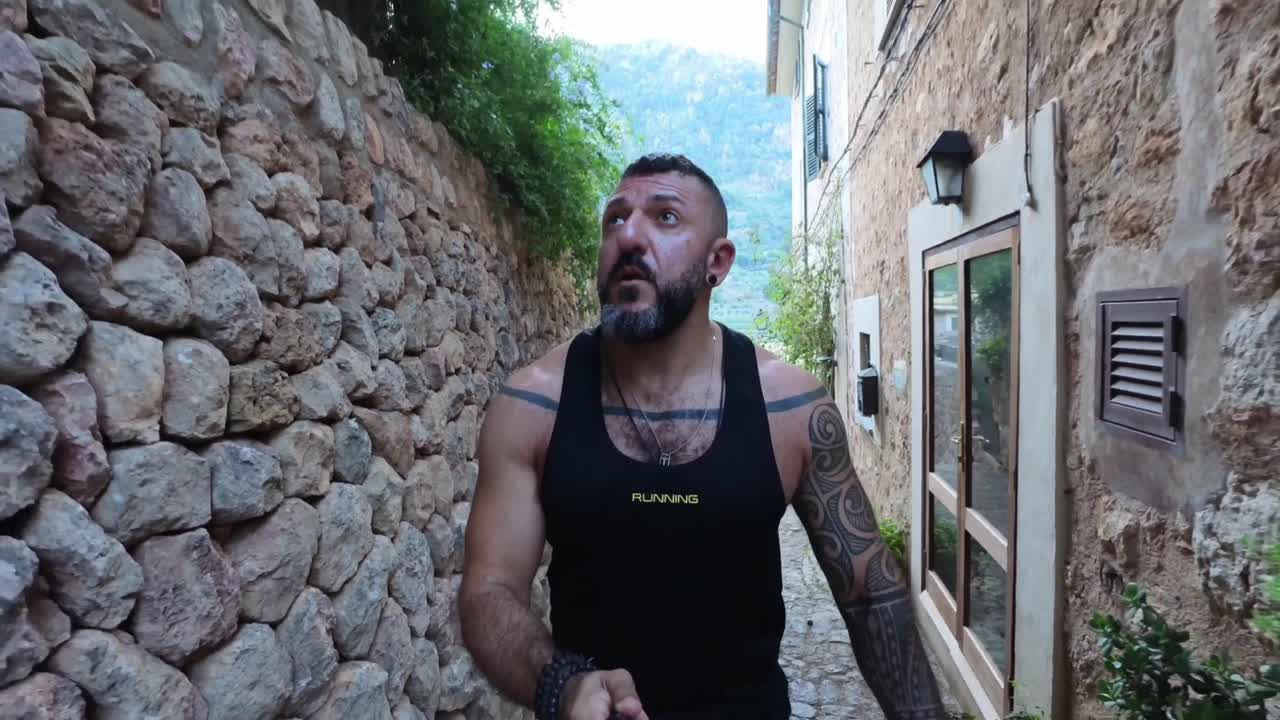 포날 ⁇ 스 마을을 여행하고 있습니다.