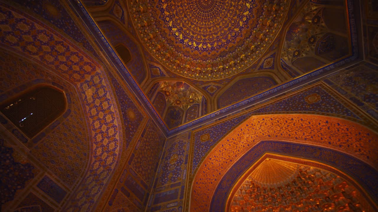 registan ciudad de samarcanda uzbekistán bajo la cúpula de tillya kari madrasah arquitectura islámica 22 de 38