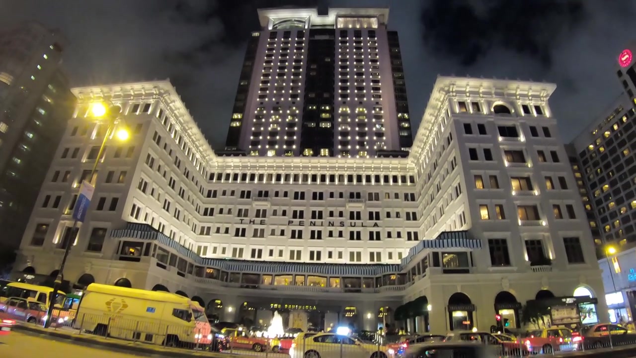 Hong Kong de noche frente a la península