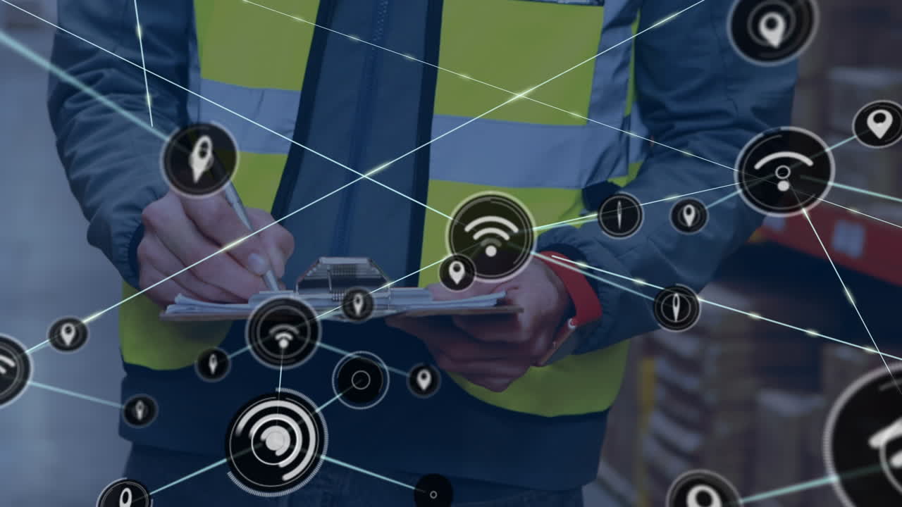 animación de una red de conexiones con iconos sobre un trabajador caucásico en un almacén