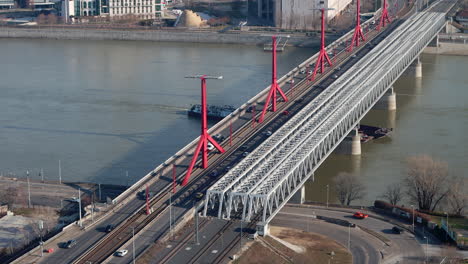 Racoczi-Brücke-über-Die-Donau-In-Budapest,-Ungarn