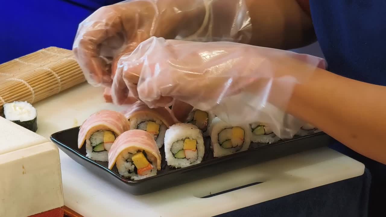 estoy preparando sushi de tocino.