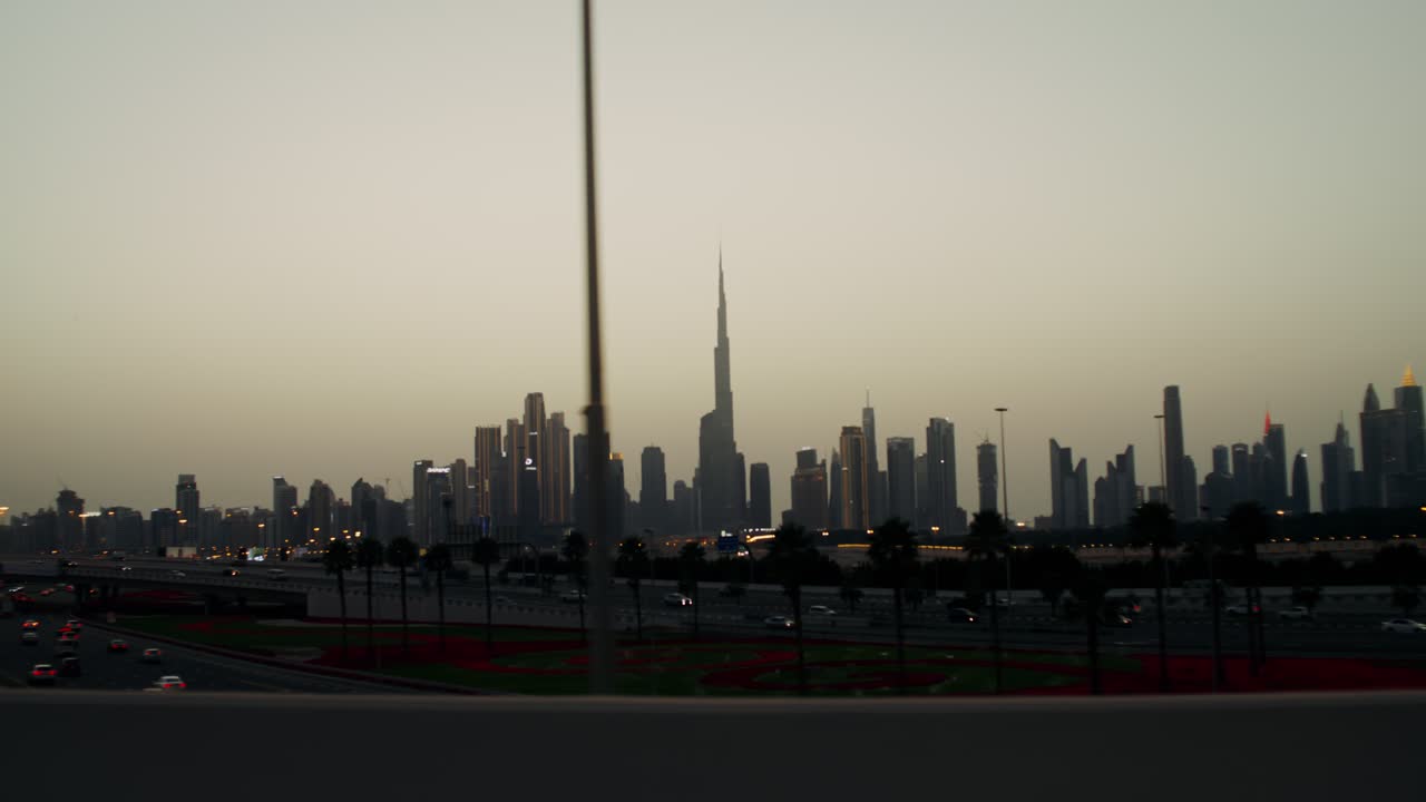 Skyline di Dubai al tramonto