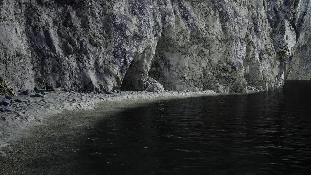 Afsidesliggende strand med klippefyldte klipper og roligt vand i skumringen