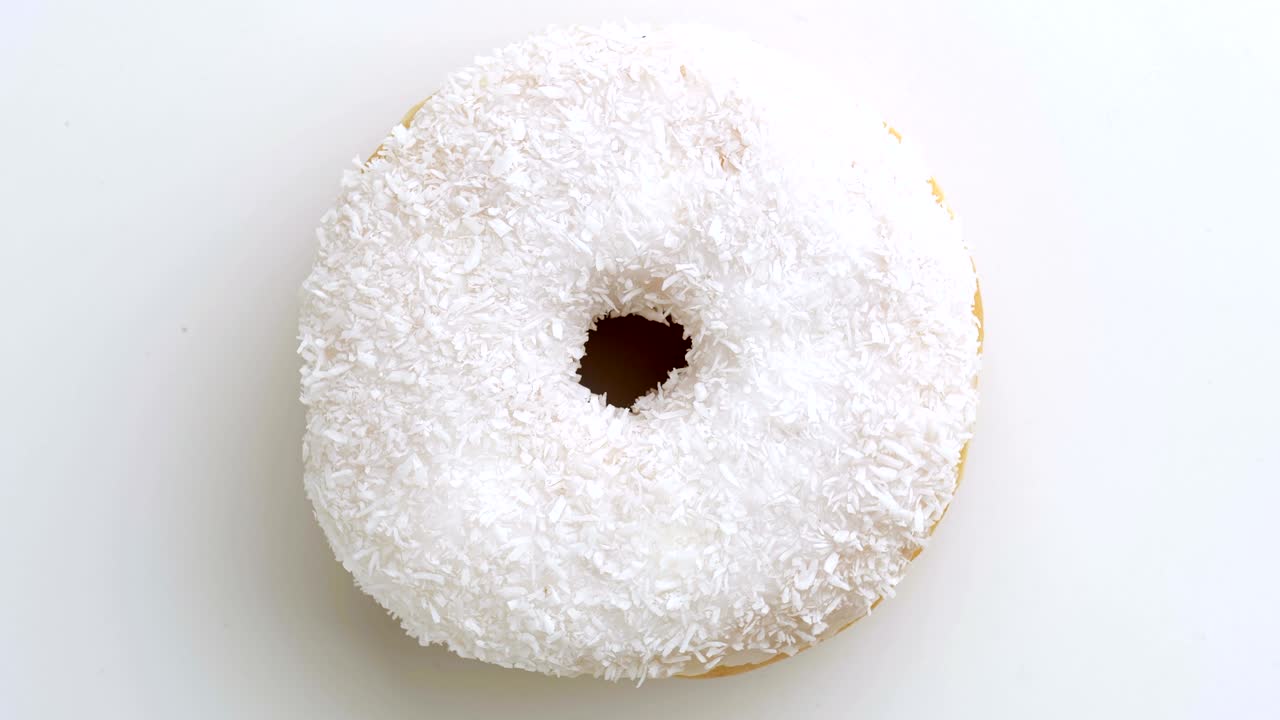 el donut glazado de primer plano.
