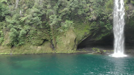 Drone-Disparó-Sobre-La-Cascada-De-Omanawa,-Nueva-Zelanda