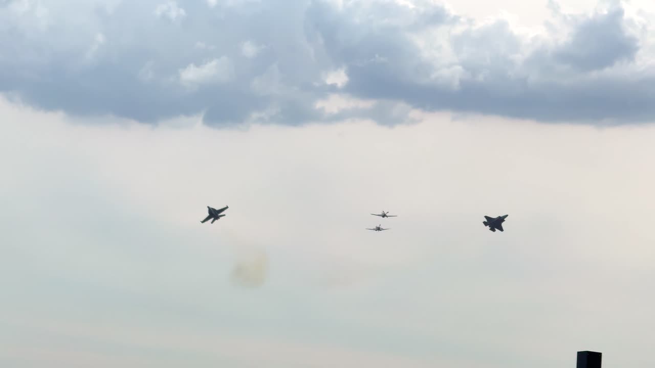 Three F-22 Raptors execute synchronized aerial maneuvers against a cloudy sky during the Avalon Airshow in Geelong, Australia