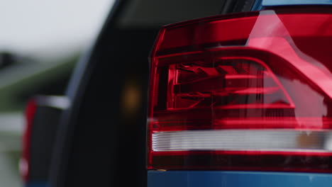 close-up, closing the trunk of a car