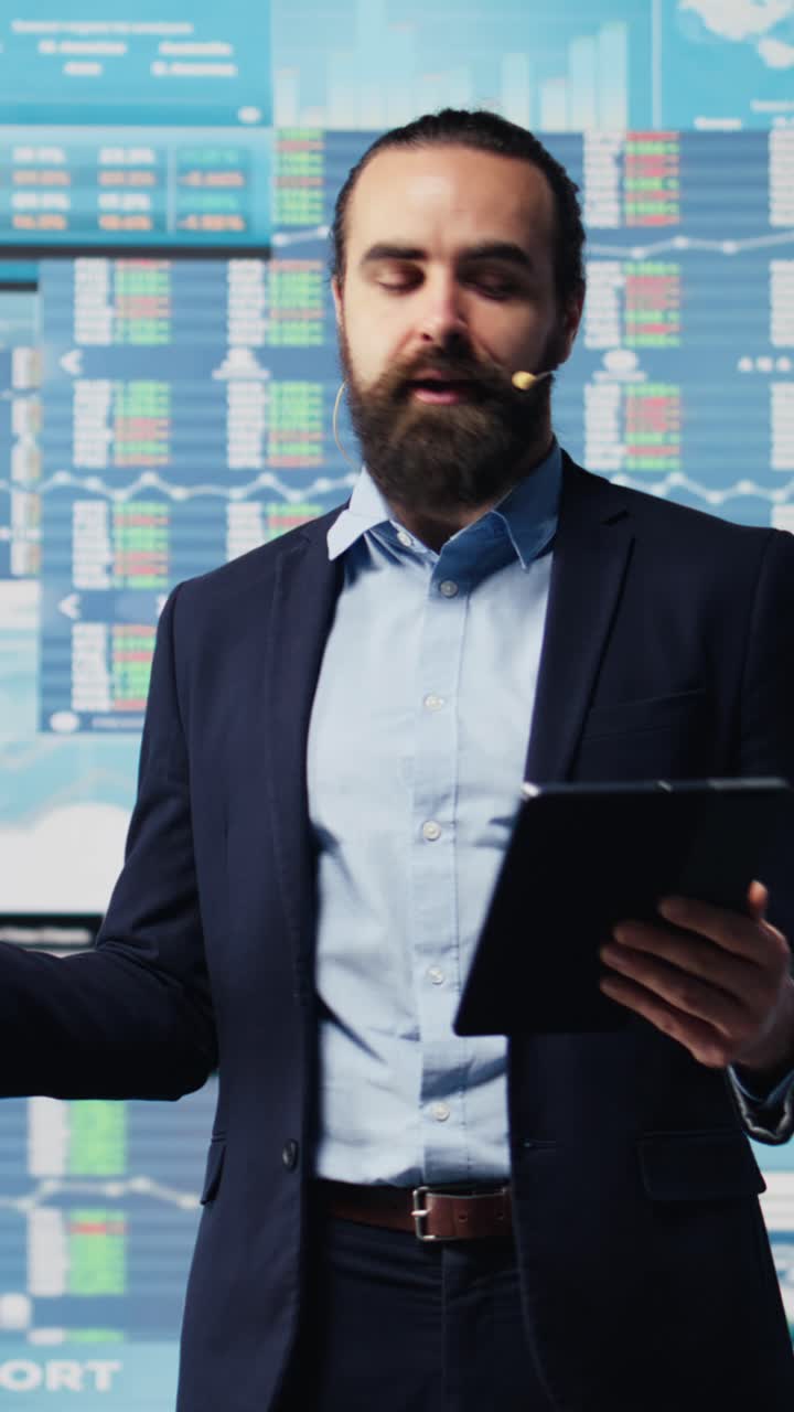 Vertical Video Motivational speaker and businessman presents speech to engaged crowd