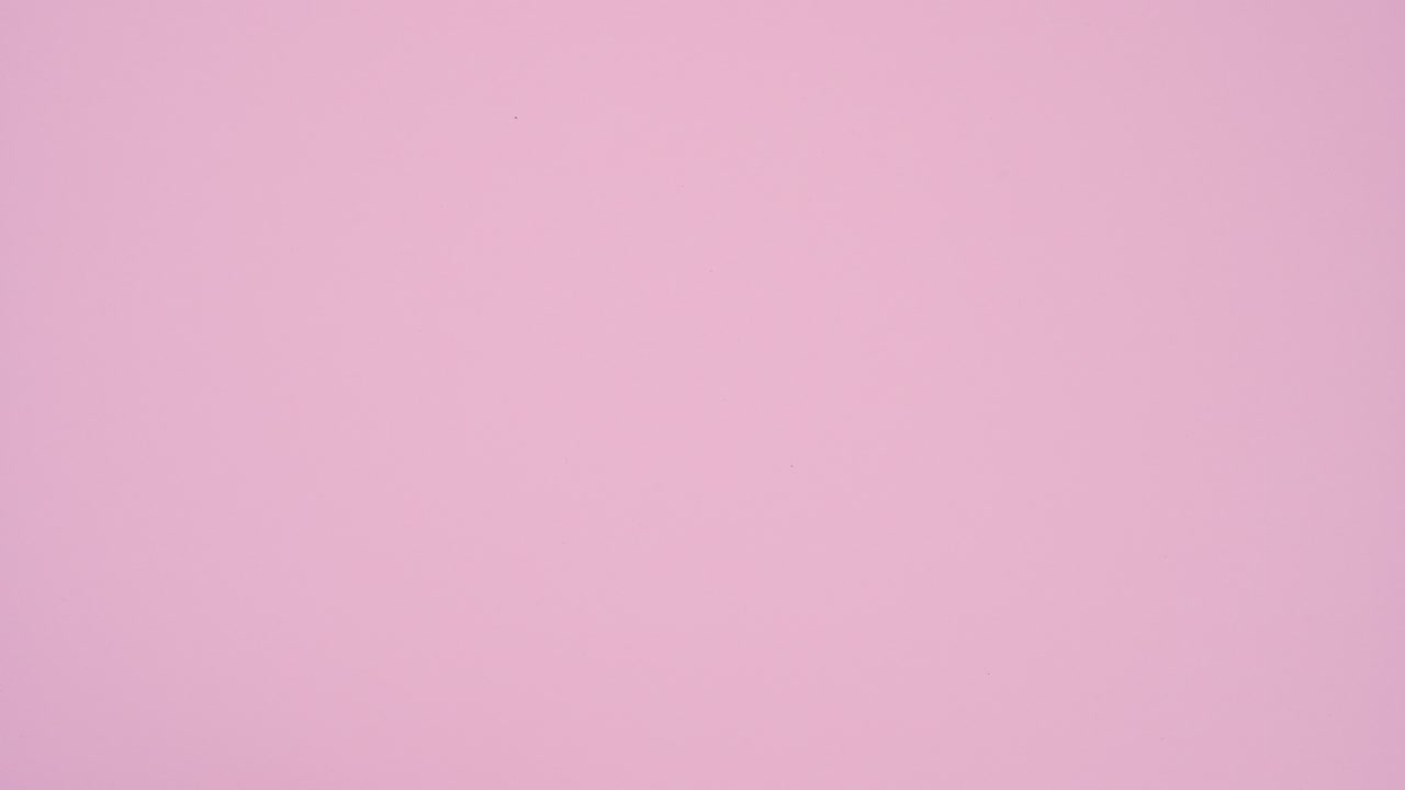 día de san valentín romántico stop motion en tema rosa pastel aparecen corazones colgados y regalos