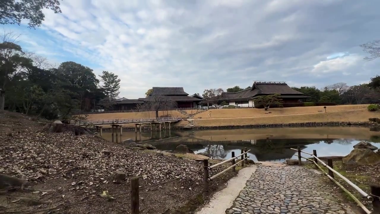 Stagno del Giardino Korakuen Okayama Giappone Sentiero