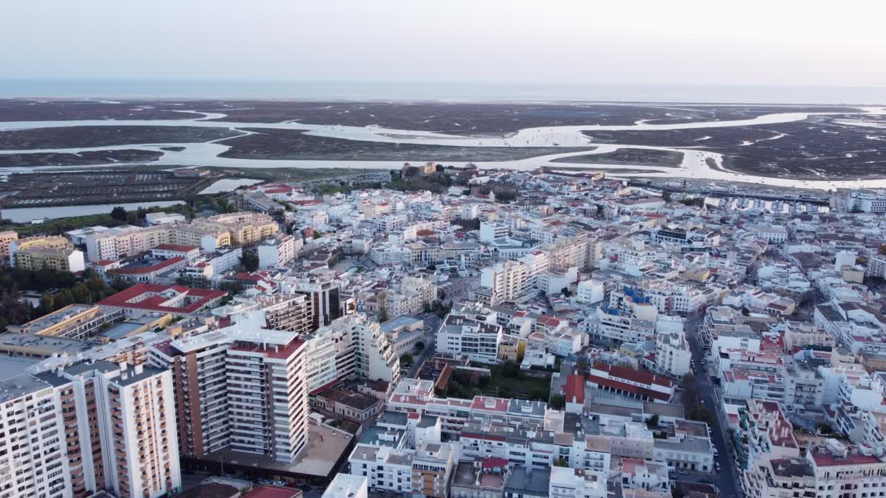 humedal de ria formosa y ciudad de faro vista aérea