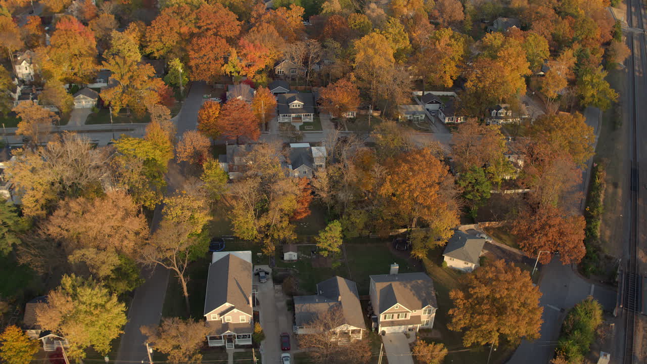 retroceso aéreo sobre el hermoso barrio de kirkwood en st